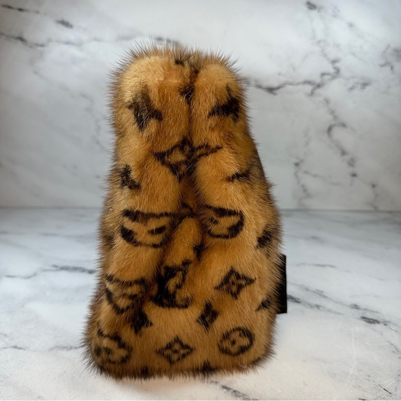 ❌❌ Louis Vuitton Mink Bag Monogram Les Extraordinnaires Le Fableux Fur tote - Picture 13 of 16